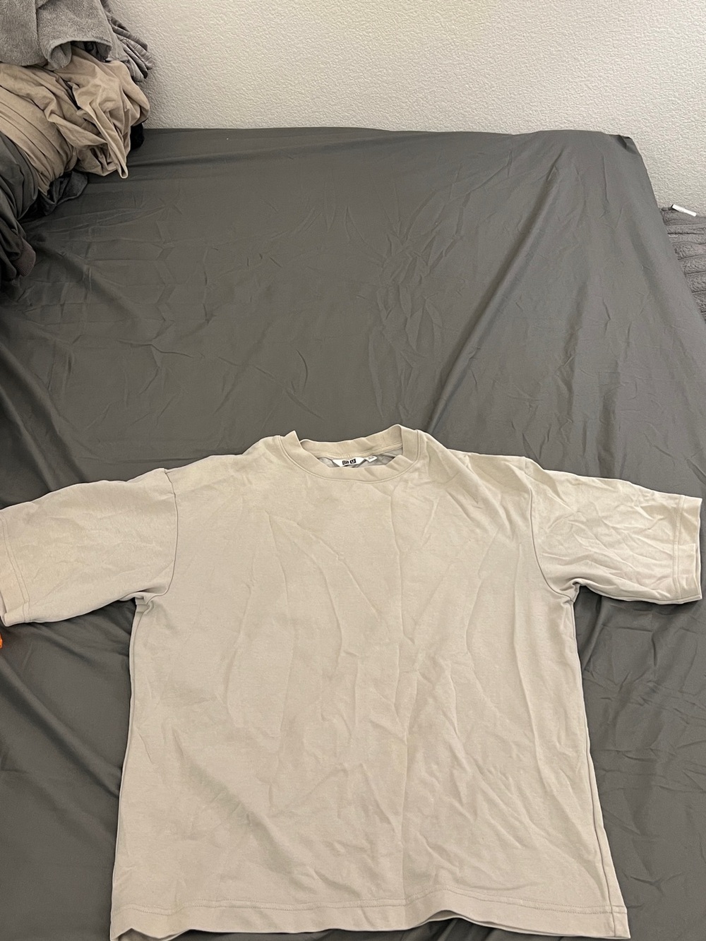 UNIQLO U Oversized Crew Neck T-Shirt Men’s Size S Beige / Light Gray